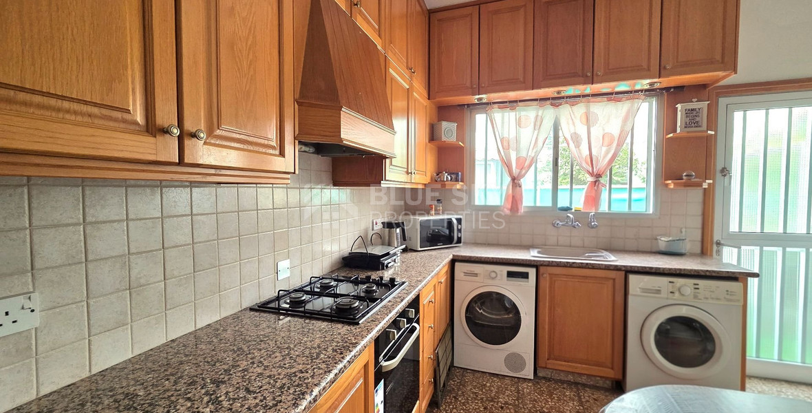 Three bedroom semi detached house 300m from the sea for rent in Neapoli