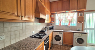 Three bedroom semi detached house 300m from the sea for rent in Neapoli