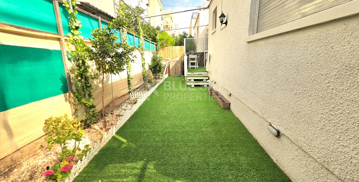 Three bedroom semi detached house 300m from the sea for rent in Neapoli