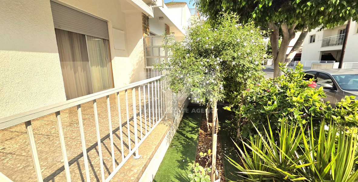 Three bedroom semi detached house 300m from the sea for rent in Neapoli