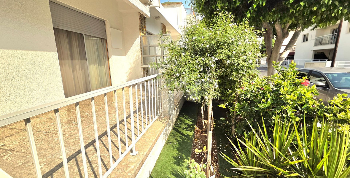 Three bedroom semi detached house 300m from the sea for rent in Neapoli
