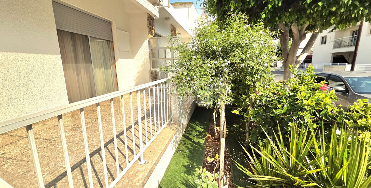 Three bedroom semi detached house 300m from the sea for rent in Neapoli
