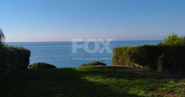FOR RENT UNFURNISHED THREE BEDROOM TOWN HOUSE OPPOSITE THE SEA OFFERING PANORAMIC VIEWS.