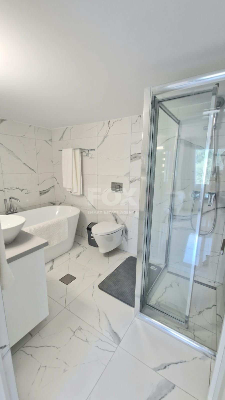 For Sale: Impressive, Brand New, Sea Front, Four Bedrooms Bungalow with Pool on a Huge Plot and Sea Views