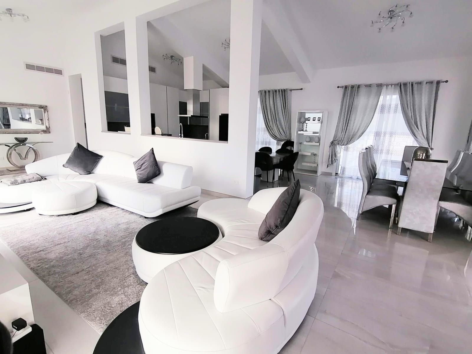 Mieszkanie 4 pokoi 244 m² Peyia, Cypr