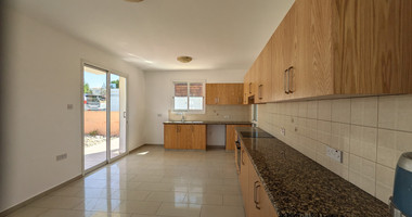 Modern Villa with Three Bedrooms for sale in Chlorakas