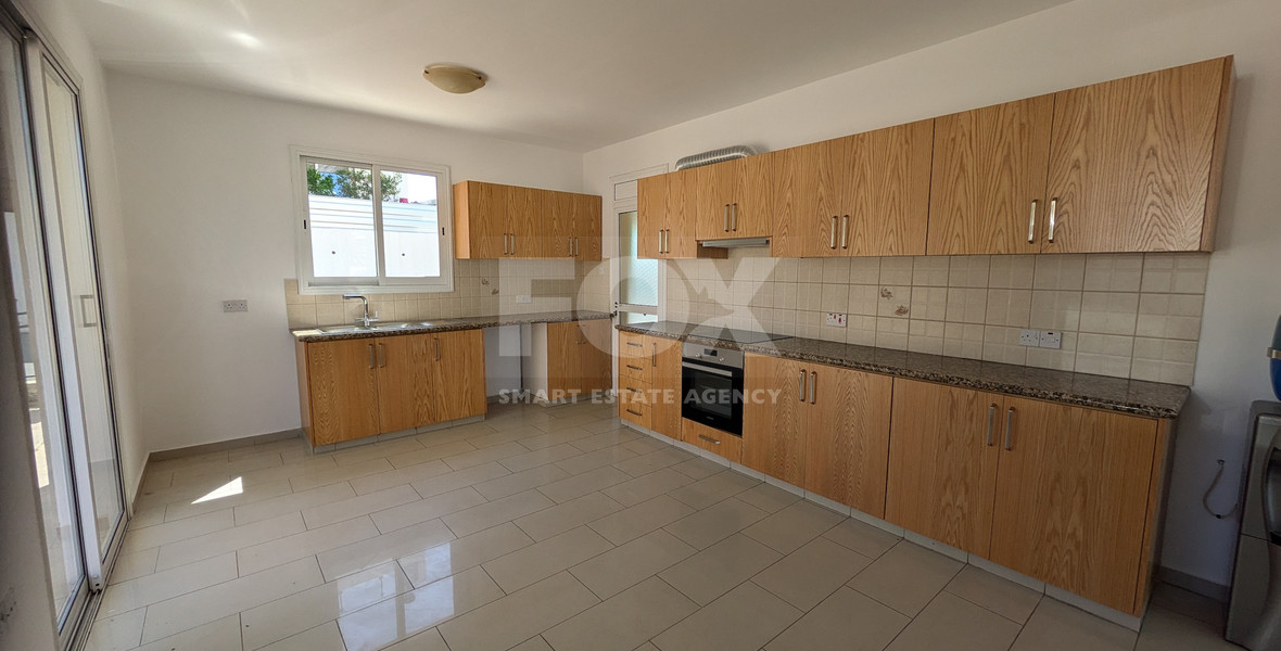 Modern Villa with Three Bedrooms for sale in Chlorakas