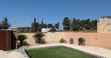 Modern Villa with Three Bedrooms for sale in Chlorakas