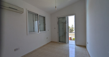 Modern Villa with Three Bedrooms for sale in Chlorakas