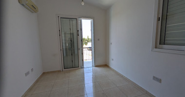 Modern Villa with Three Bedrooms for sale in Chlorakas