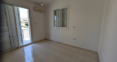 Modern Villa with Three Bedrooms for sale in Chlorakas