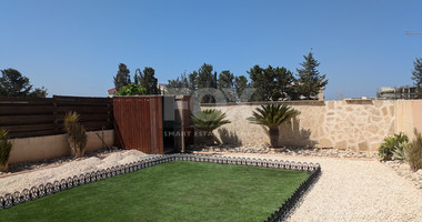 Modern Villa with Three Bedrooms for sale in Chlorakas