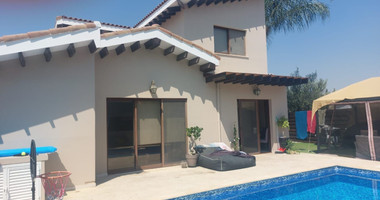 Four bedroom house with swimming pool for rent in Trachoni, Limassol