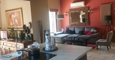 Four bedroom house with swimming pool for rent in Trachoni, Limassol