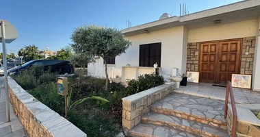 For sale, a three-bedroom bungalow in the Chloraka community in the Paphos district.