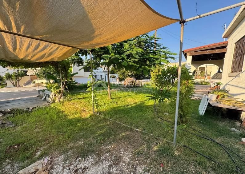 For sale, a three-bedroom bungalow in the Chloraka community in the Paphos district.