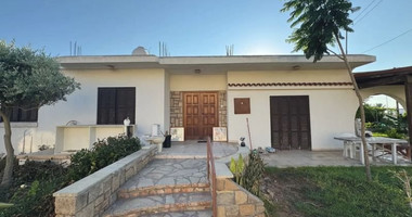 For sale, a three-bedroom bungalow in the Chloraka community in the Paphos district.