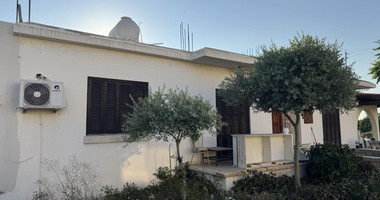 For sale, a three-bedroom bungalow in the Chloraka community in the Paphos district.