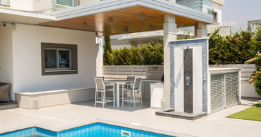 Modern Four -Bedroom Villa for rent in Agios Tychon – Prime Coastal Living