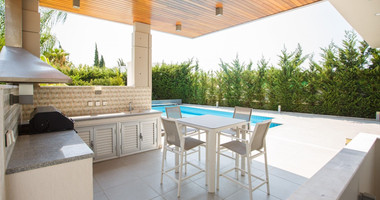 Modern Four -Bedroom Villa for rent in Agios Tychon – Prime Coastal Living