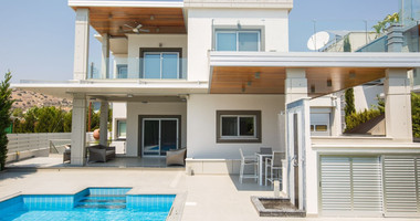 Modern Four -Bedroom Villa for rent in Agios Tychon – Prime Coastal Living