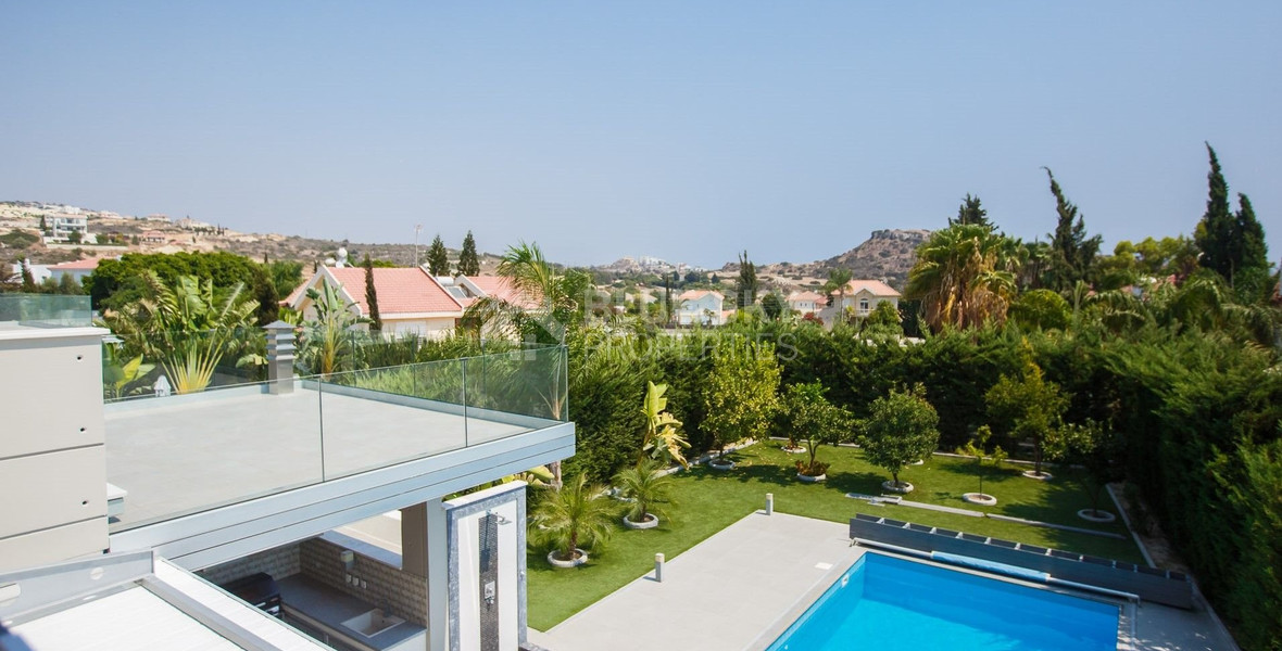 Modern Four -Bedroom Villa for rent in Agios Tychon – Prime Coastal Living