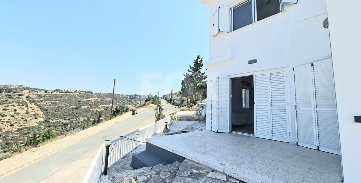 Three bedroom detached house for rent  in Tsada, Paphos