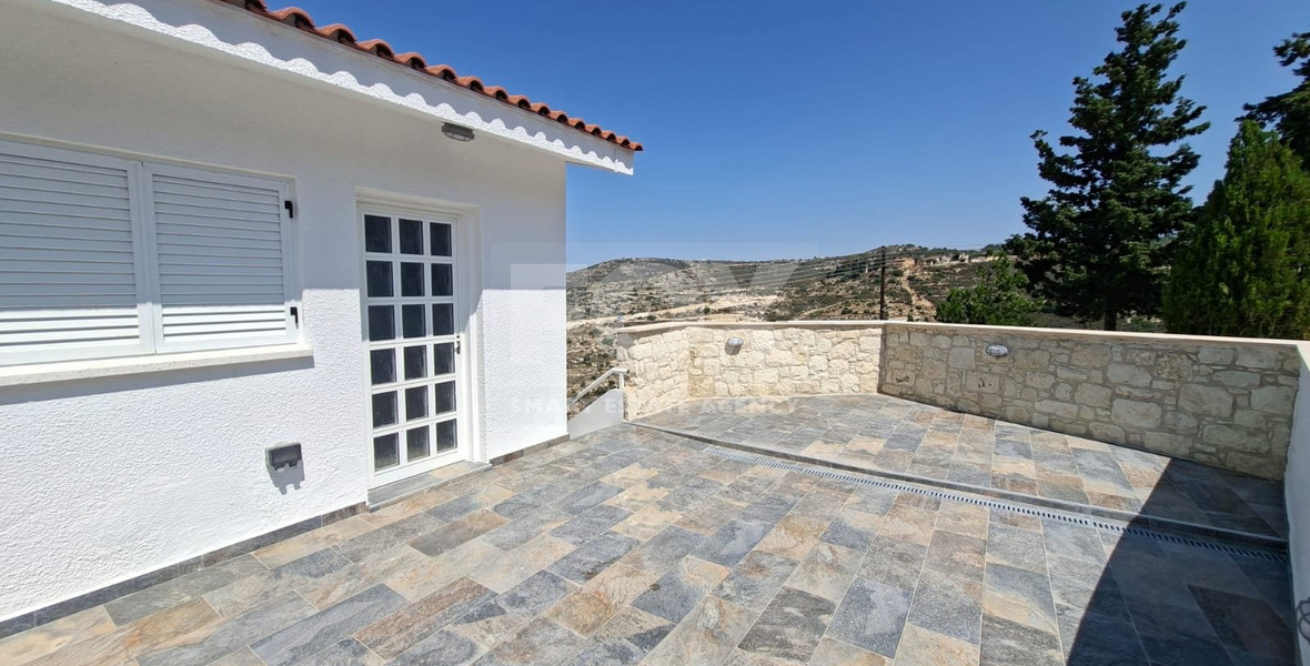 Three bedroom detached house for rent  in Tsada, Paphos