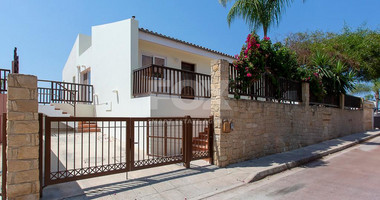 Two bedroom apartment in Chloraka , near the sea, for sale