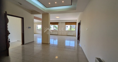 Spacious Four Bedroom Penthouse in Central Geroskipou for sale
