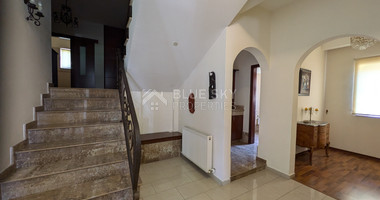 Spacious Four Bedroom Penthouse in Central Geroskipou for sale
