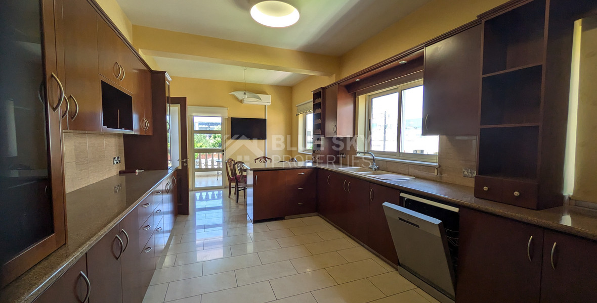 Spacious Four Bedroom Penthouse in Central Geroskipou for sale
