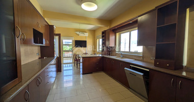 Spacious Four Bedroom Penthouse in Central Geroskipou for sale