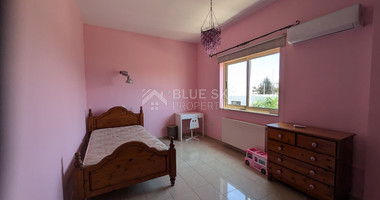 Spacious Four Bedroom Penthouse in Central Geroskipou for sale