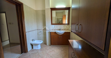 Spacious Four Bedroom Penthouse in Central Geroskipou for sale