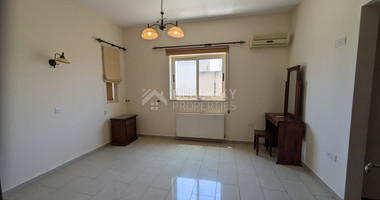 Spacious Four Bedroom Penthouse in Central Geroskipou for sale