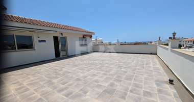 Spacious Four Bedroom Penthouse in Central Geroskipou for sale