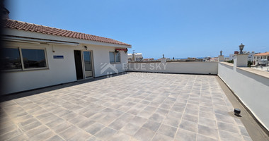 Spacious Four Bedroom Penthouse in Central Geroskipou for sale