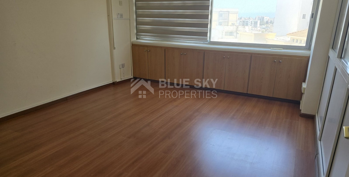 RENT: OFFICE ON THE NICOLAOU BUSINESS CENTRE WITH COVERED PARKING AND WALKING DISTANCE TO ALL AMENITIES.