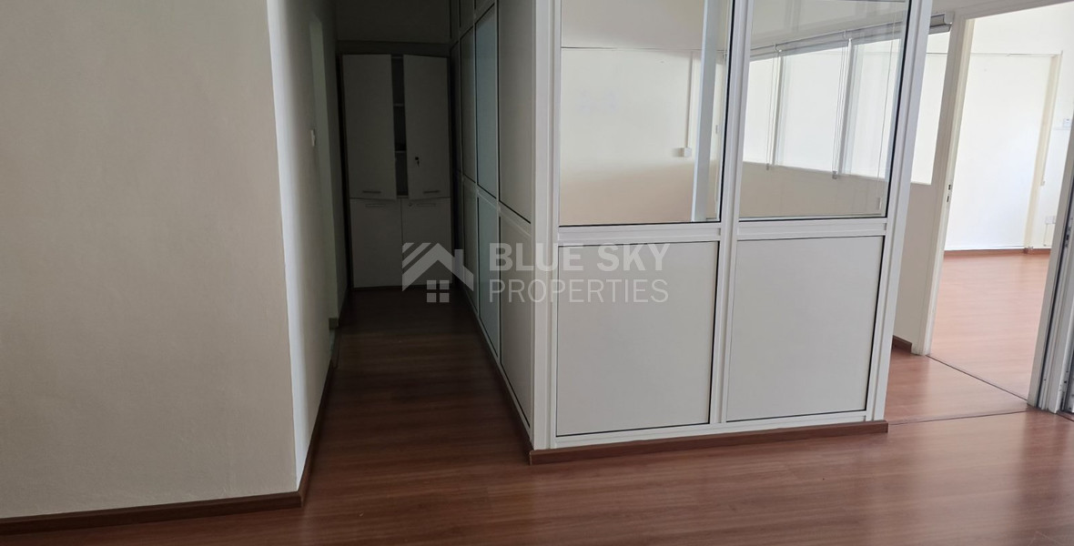 RENT: OFFICE ON THE NICOLAOU BUSINESS CENTRE WITH COVERED PARKING AND WALKING DISTANCE TO ALL AMENITIES.