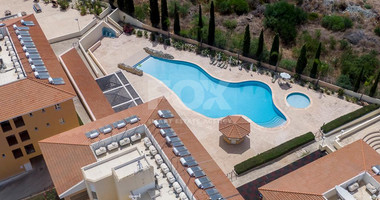 Two bedroom apartment with separate title deed in Chloraka, for sale