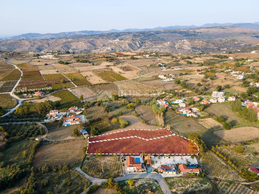 For sale, Residential field in Polemi community, in Paphos district.