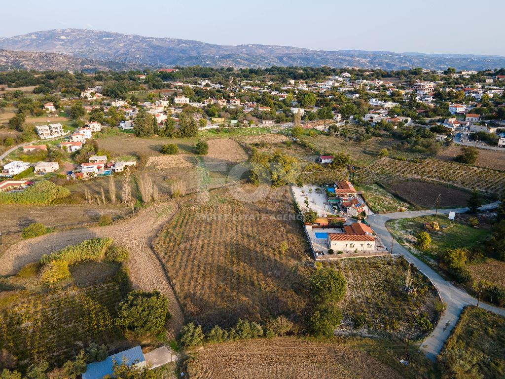 For sale, Residential field in Polemi community, in Paphos district.