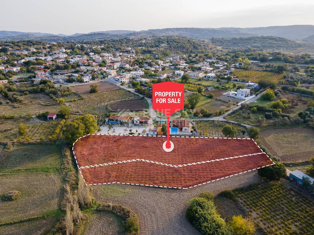 For sale, Residential field in Polemi community, in Paphos district.