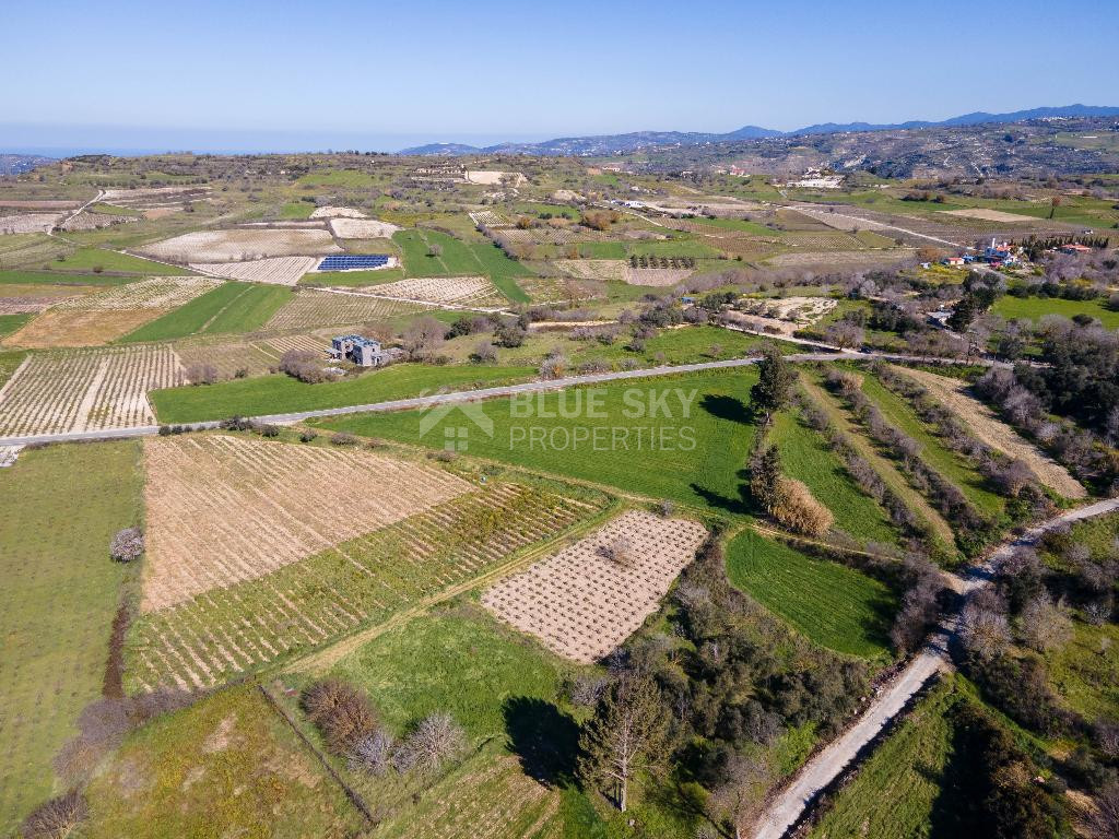 For sale: Residential field in Polemi community,  in Paphos District.