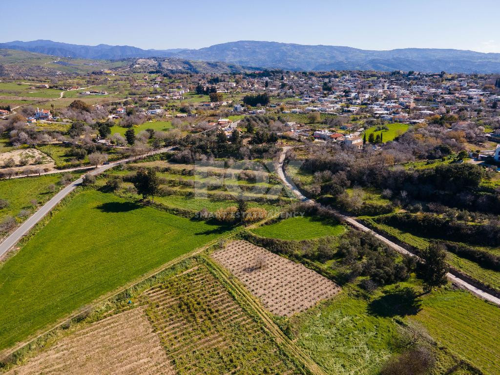 For sale: Residential field in Polemi community,  in Paphos District.