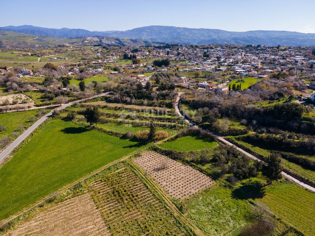 For sale: Residential field in Polemi community,  in Paphos District.