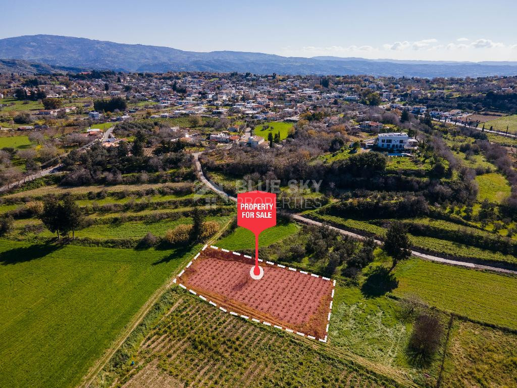 For sale: Residential field in Polemi community,  in Paphos District.