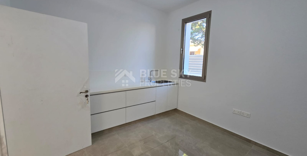 Unfurnished Ground Floor Office 100m2 in Ypsonas For Rent