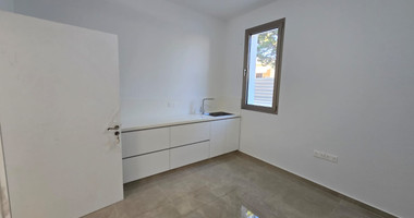 Unfurnished Ground Floor Office 100m2 in Ypsonas For Rent